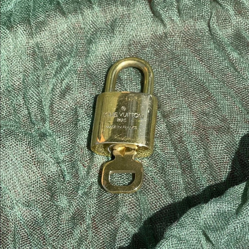 Louis Vuitton lock and key_2